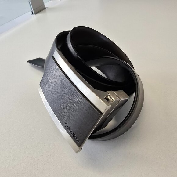 Calvin Klein leather belt - Picture 1 of 8